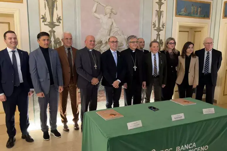 L'iniziativa si è concretizzata oggi in un incontro istituzionale tra il presidente della Banca del Piceno, Sandro Donati, e le massime autorità ecclesiastiche del territorio: mons. Gianpiero Palmieri, vescovo delle Diocesi di Ascoli Piceno e di San Benedetto del Tronto-Ripatransone-Montalto, e mons. Rocco Pennacchio, arcivescovo di Fermo.
